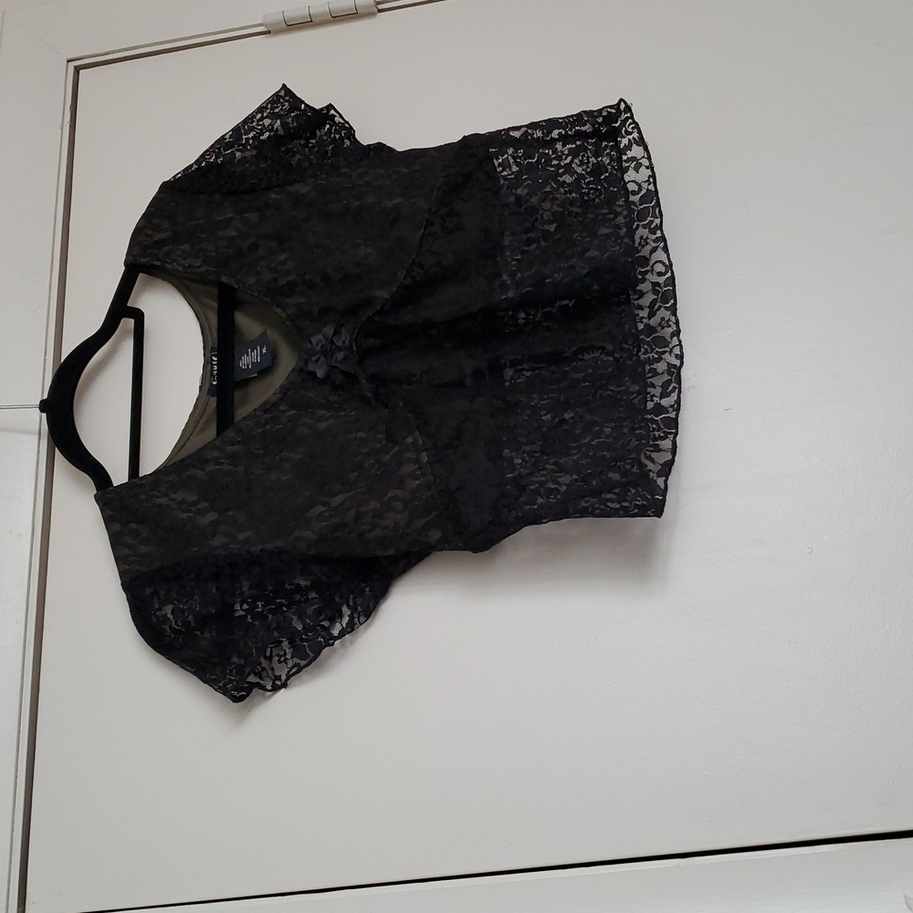 *NWT* Hot Topic's Cosmic Aura Black Lace Overlay With Olive Coloring Baby Tee - Picture 3 of 16